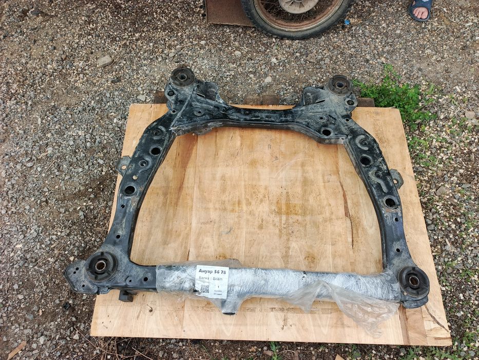 Балка двигателя подрамник Camry 50