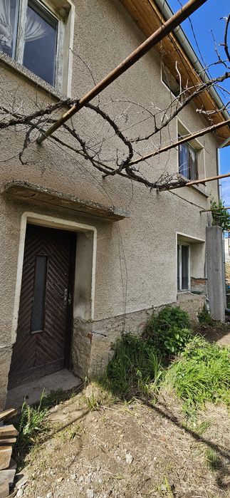 Подавам къща с парцел !