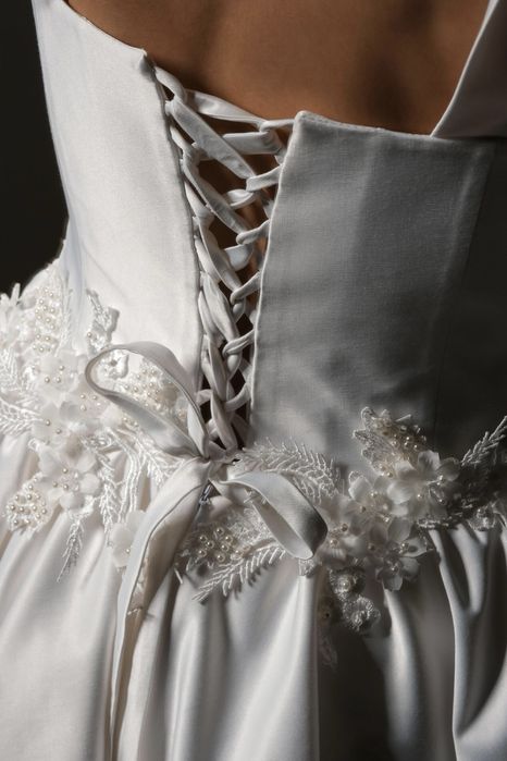 Бяла рокля radapola