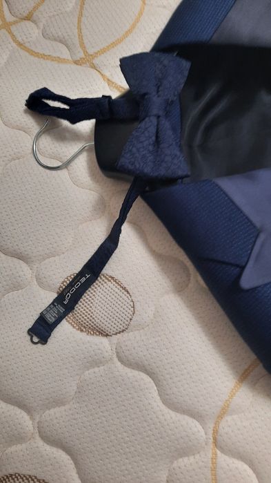 Продавам костюм и обувки на Теодор