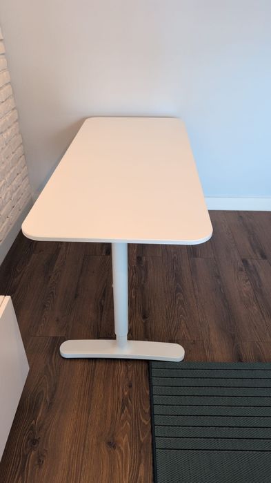 Birou Ikea reglabil pe inaltime