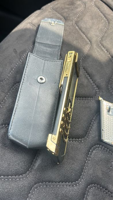 Телефон Vertu Signature