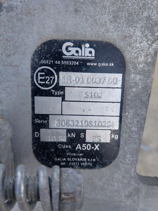 Теглич Субару Легаси.