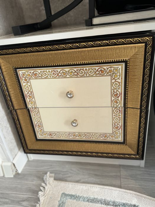 Спальня с двумя тумбочкой