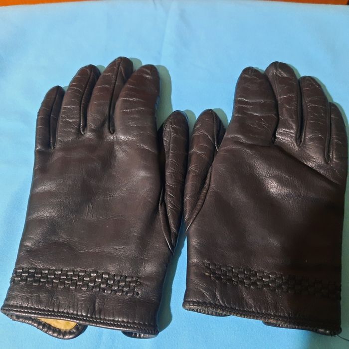 Mănuși piele , 
Îmblănite 
Anii 80
Stare foarte bună