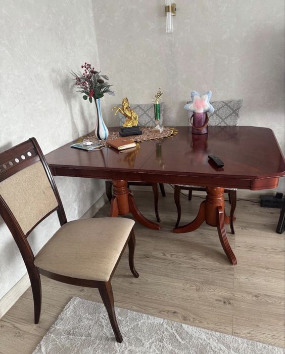 Стол в отличном состоянии