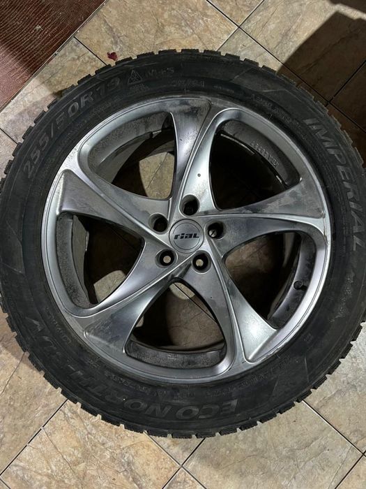 Зимние автошины срочно продам