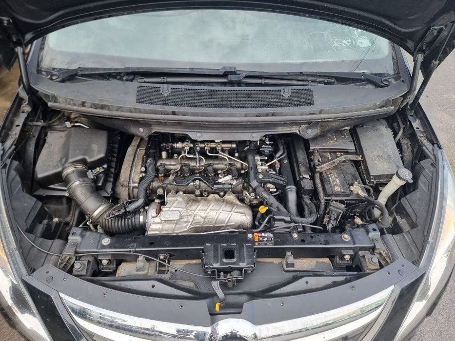 Dezmembrez Opel Zafira C 2015 motor 2.0cdti  136cp cod A20DT usa portiera stanga dreapta fata spate bara capota far trager stop 7 locuri scaune navigatie dezmembrari