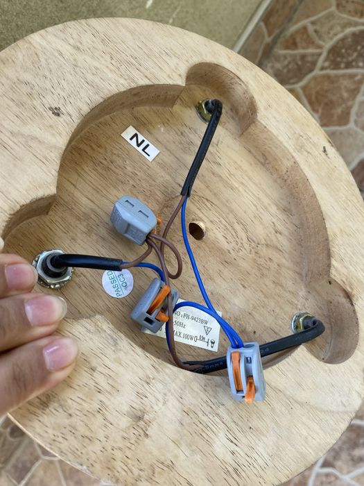 Lampa / lustră cu 3 becuri