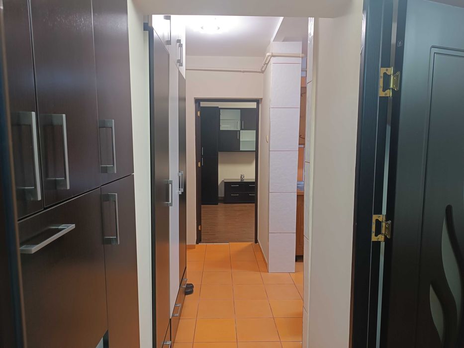 Închiriez apartament 2 camere decomandat