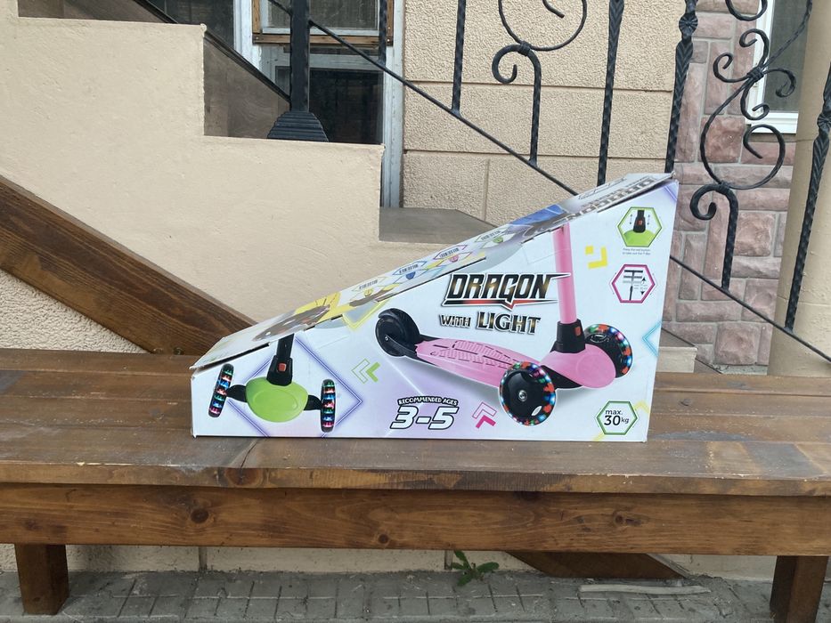 Тротинетка розова детска 3-5 години със светещи гуми Нова