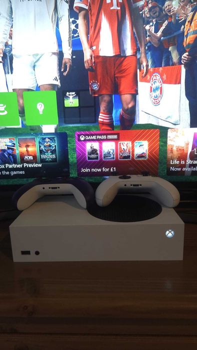 Xbox Series S + 2 controllere | Stare foarte bună | Preț negociabil