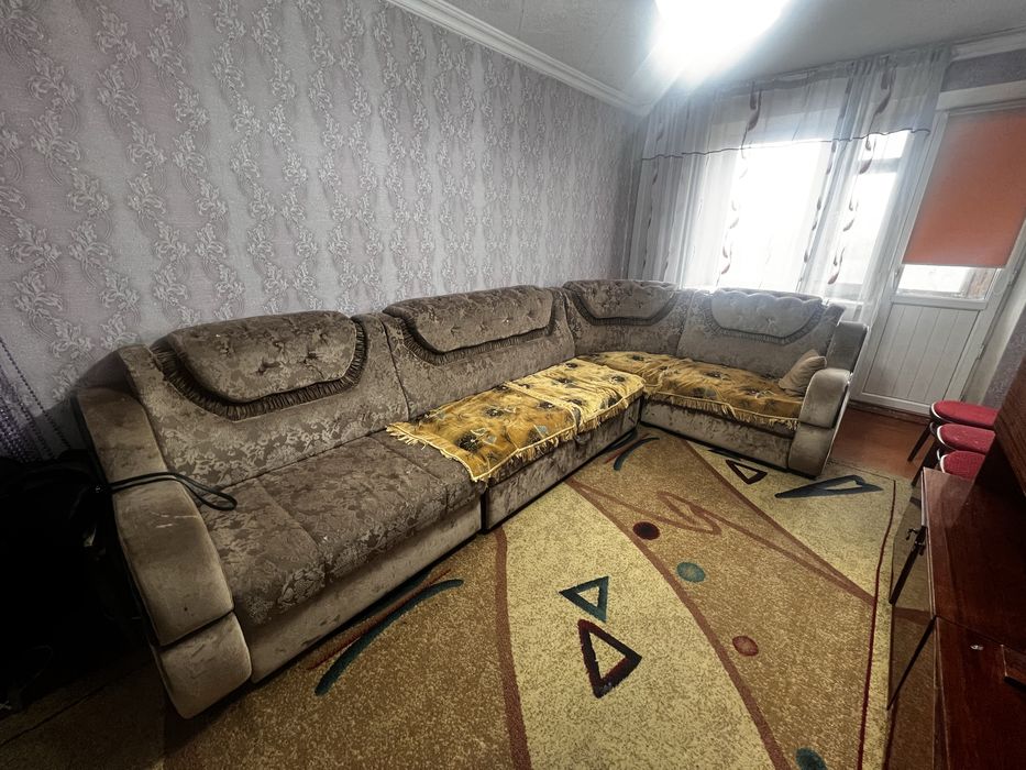 Диван угловой  велюровый б / у