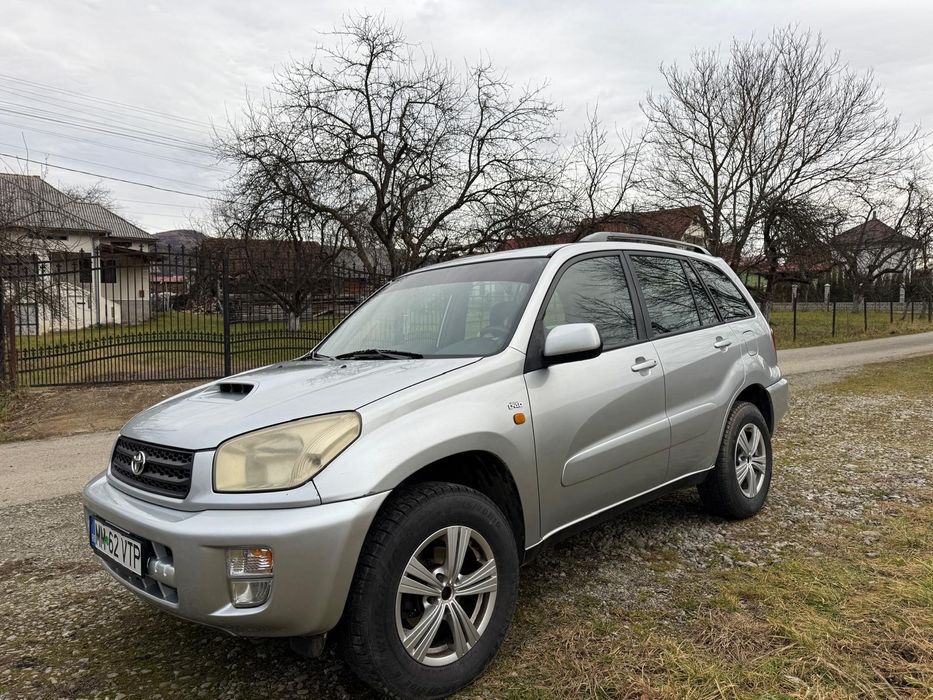 Toyota RAV-4 anul 2003
