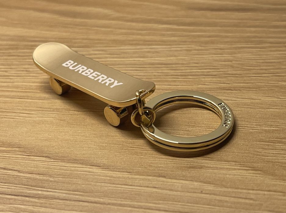 Breloc Burberry Skateboard Gold
