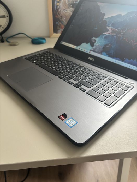 Dell gaming• ( i7-7500u) procesor i7-7h gen•video 4Gb• bateria 5 ore