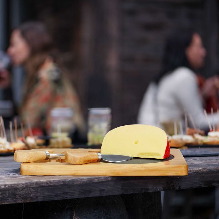 Set pentru servire aperitive si branzeturi din bambus cu tacamuri