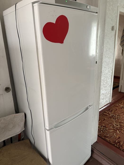 Продам холодильник