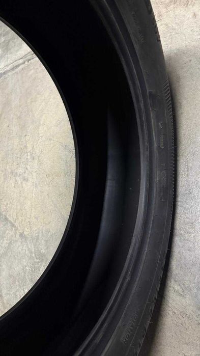 продам шины 235 55 R19 Ikon autograph