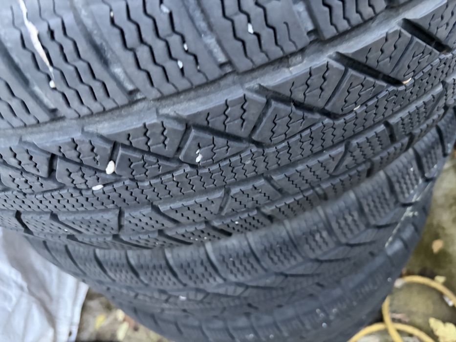 Anvelope iarna 4 bucati in stare buna  235/55/19