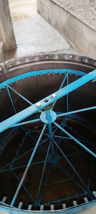 Центрофуга за мед