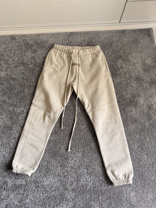 Essentials долнище анцуг бежов