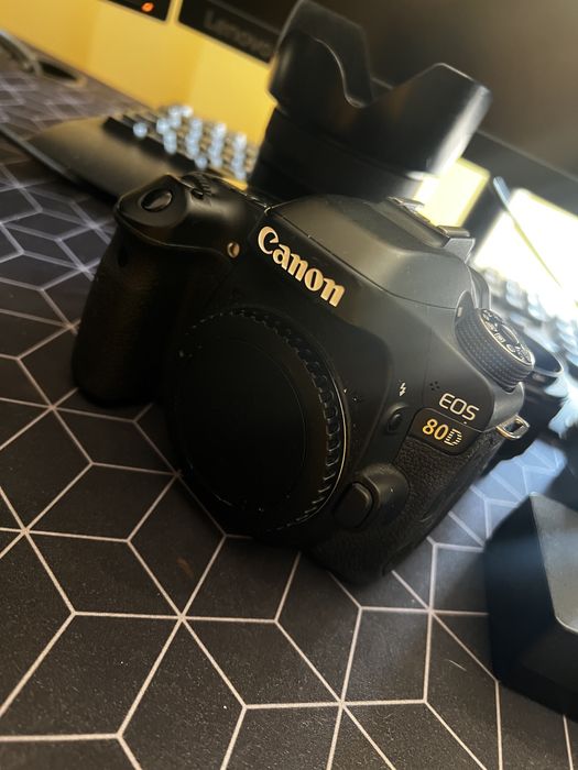 Pachet Fotografie Canon EOS 80d + obiective + flash + card + baterii