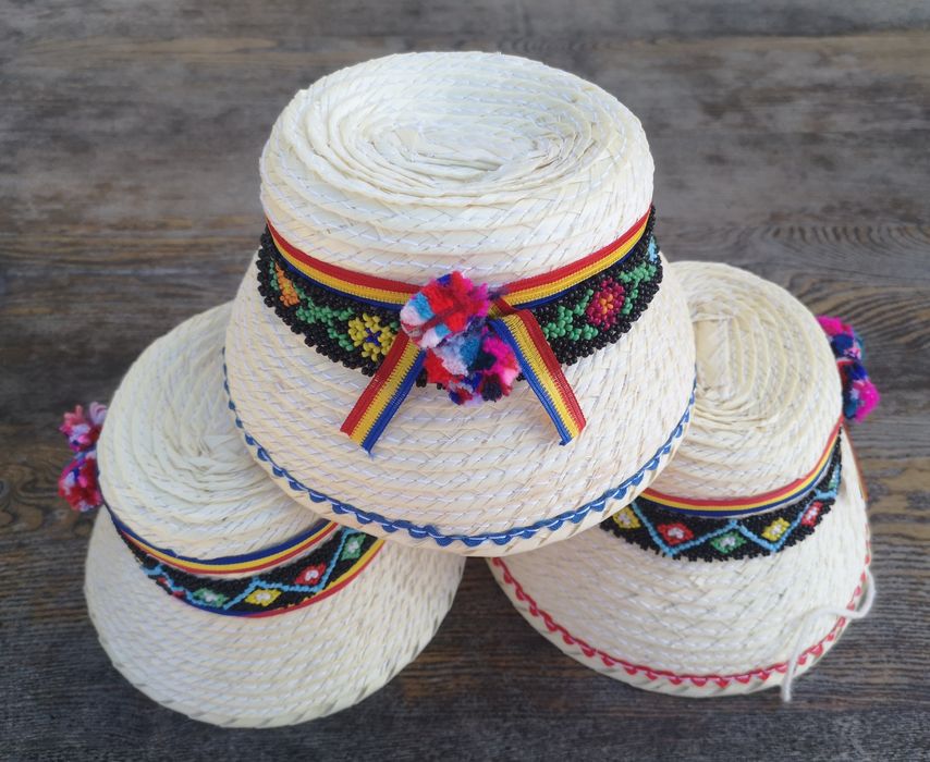 Pălărie/clop din paie tradițional Oas/Maramureș cu margele.