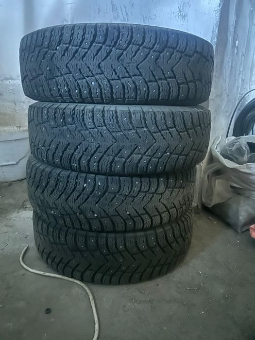 Продам комплект зимних резин 185/655/14