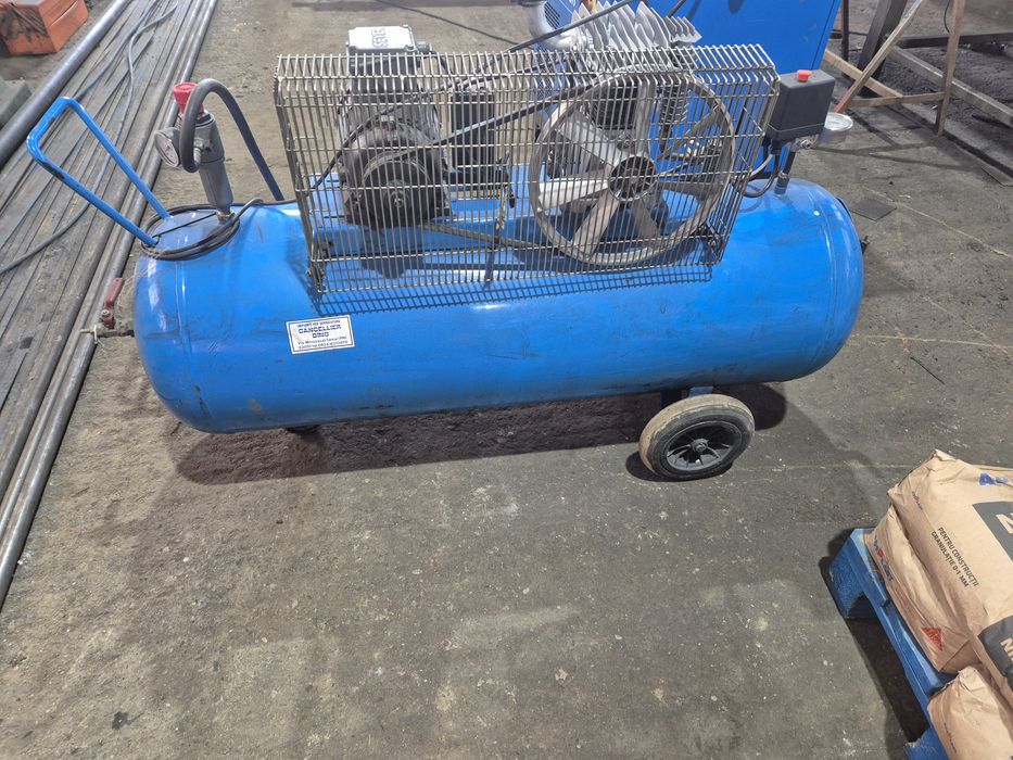 Compresor la pistoane 2,2 kw 380v