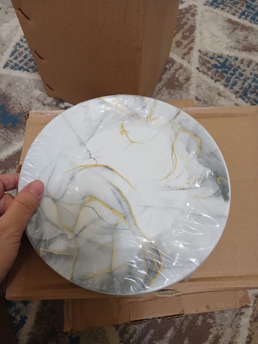 Продаю посуду из небьющегося материала фирмы **Dinova Saina**,