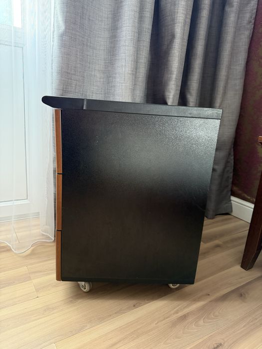 Тумба на колесиках