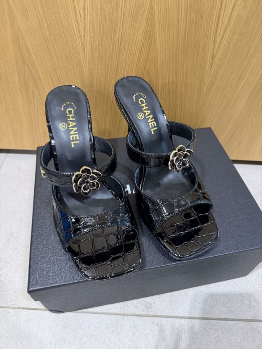 Високи чехли Chanel