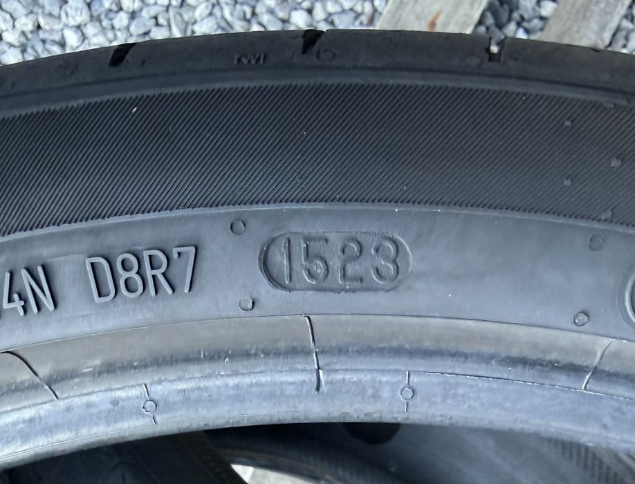 2бр 245/35/19 на 4мм с 23дот Континентал