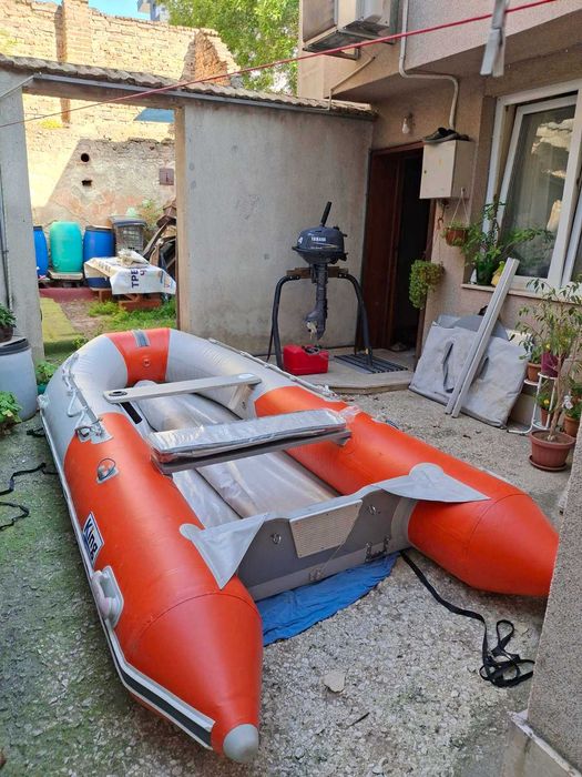 Надуваема лодка с твърдо дъно, двиг. Ямаха четиритактов 4 к.с. и сонар