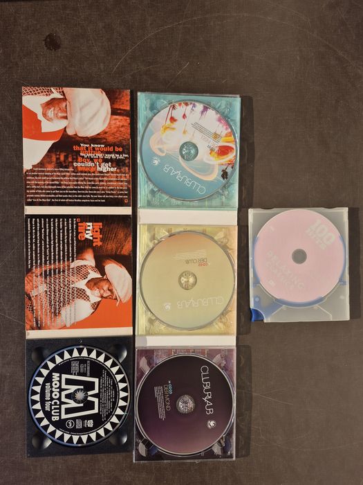 Vând 16 CD muzica usoara mixta straina artisti internationalii celebri