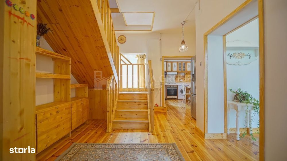 Vila in Poiana Brasov cu teren generos 1600mp, 2 corpuri de casa