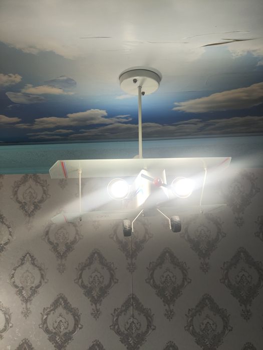 Продам люстру в отличном состояние