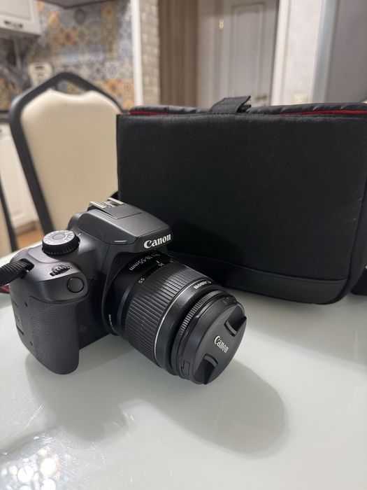 Canon EOS 4000D в идеальном состояний