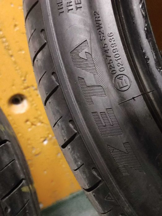 Летни гуми 255/40/R21 2бр.