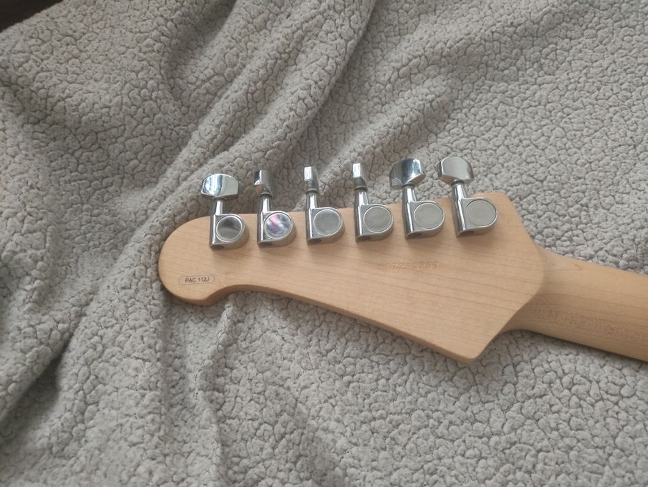 Yamaha Pacifica 112J в идеальном состоянии