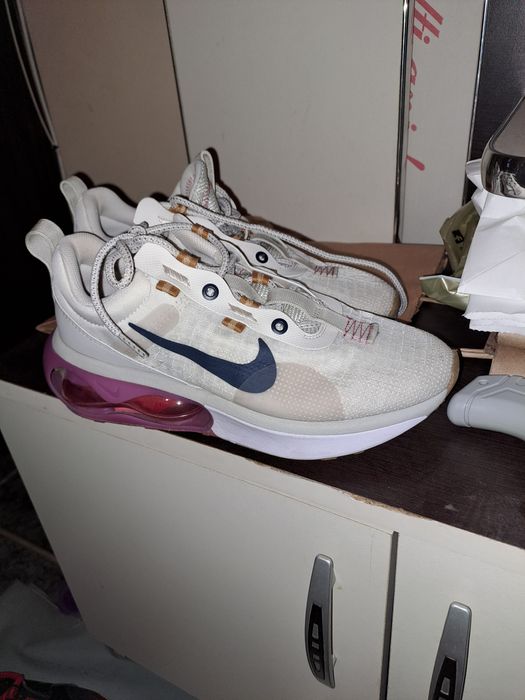 Adidasi dama aproape noi