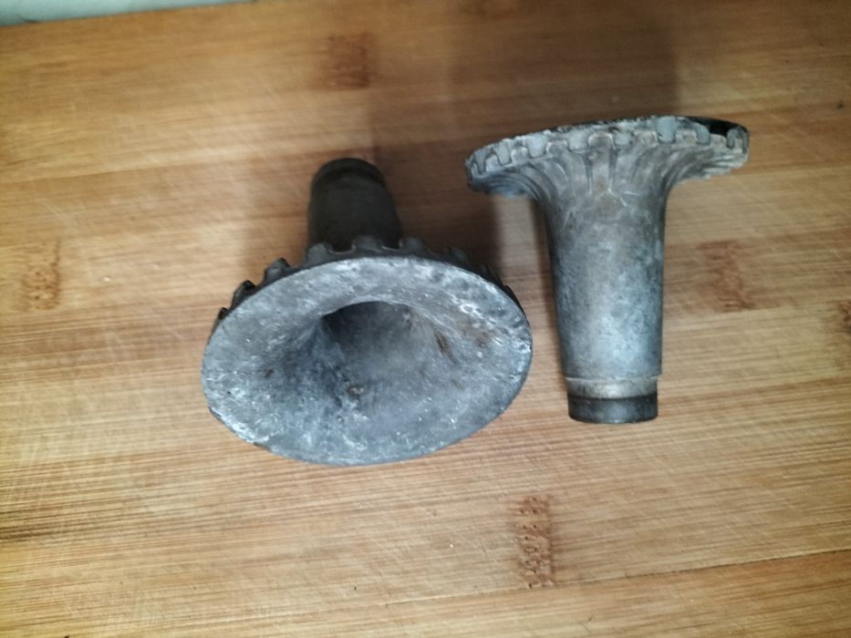 Продаю посуду- тарелки ЗиК, чайни4и хлопок, ложки мельхиор, вилки нерж