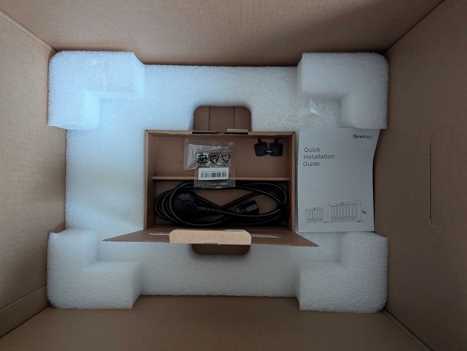 Synology DS1823xs+ NAS с пълен комплект дискове и RAM