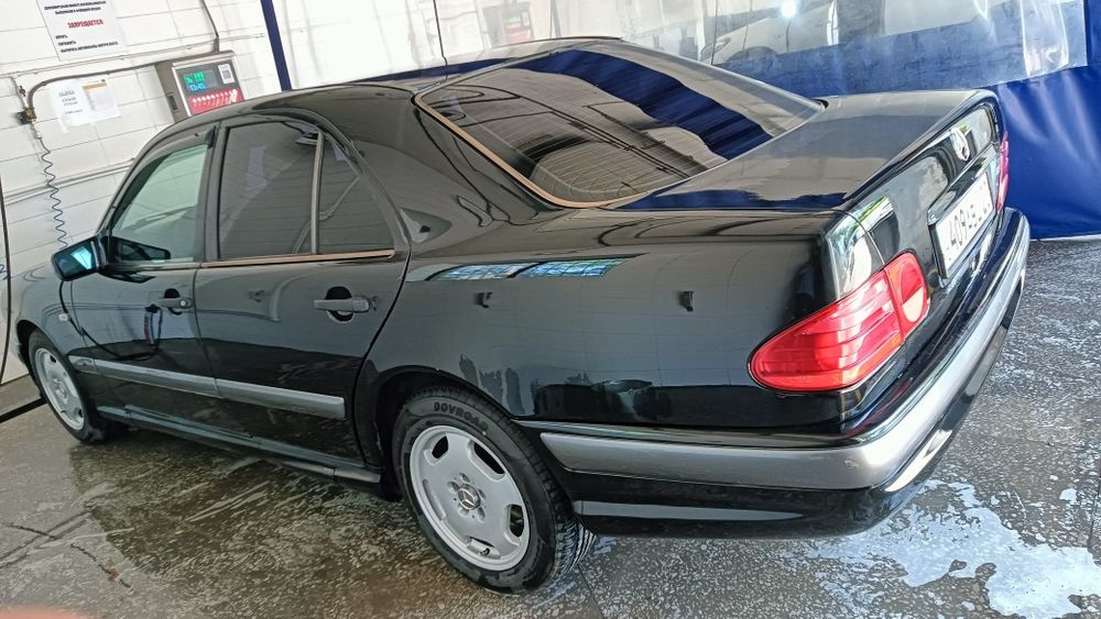 Мерседес 210. 2.5