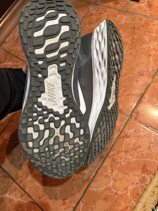 Adidasi nike barbatesti