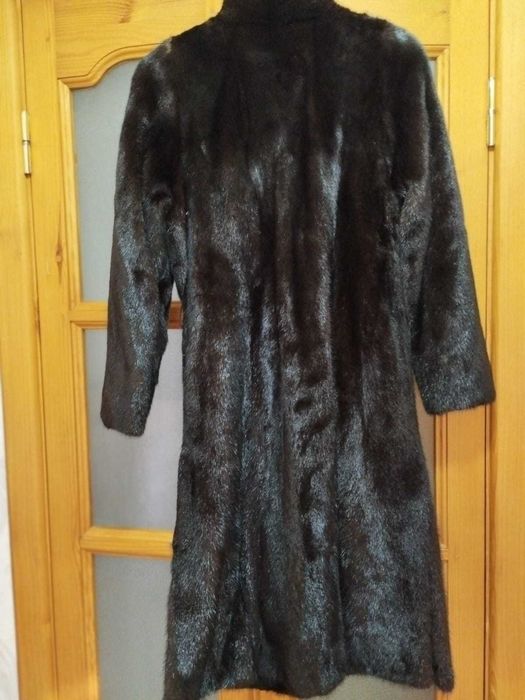 Норковую шубу б/у
