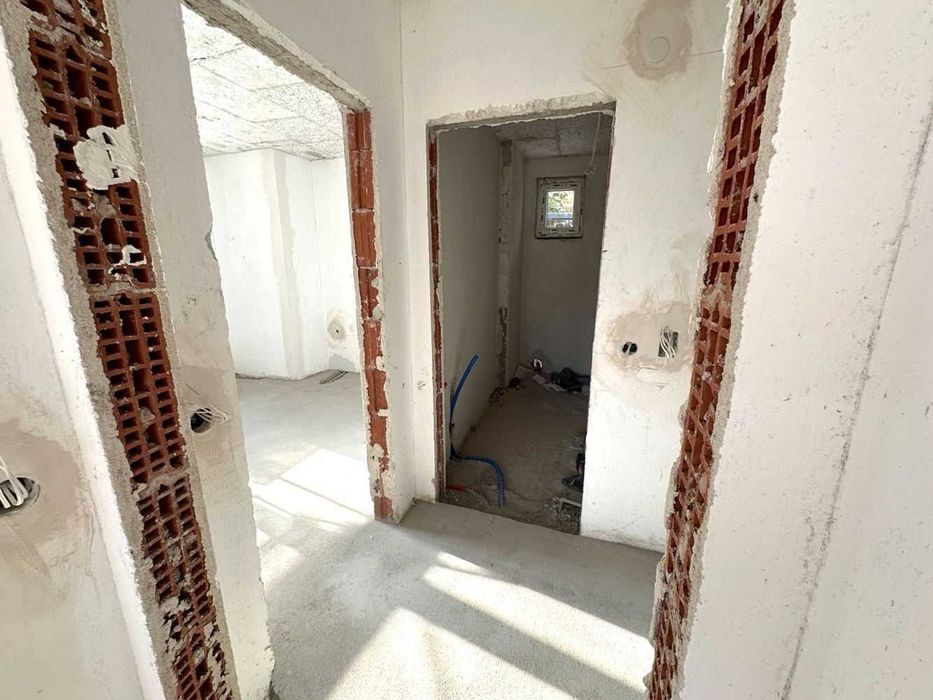 Продава се Тристаен апартамент в София, Горна баня - 107 кв.м за 1998 €/кв.м - Снимка #2