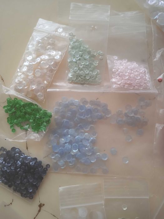 Различни пайети за шиене