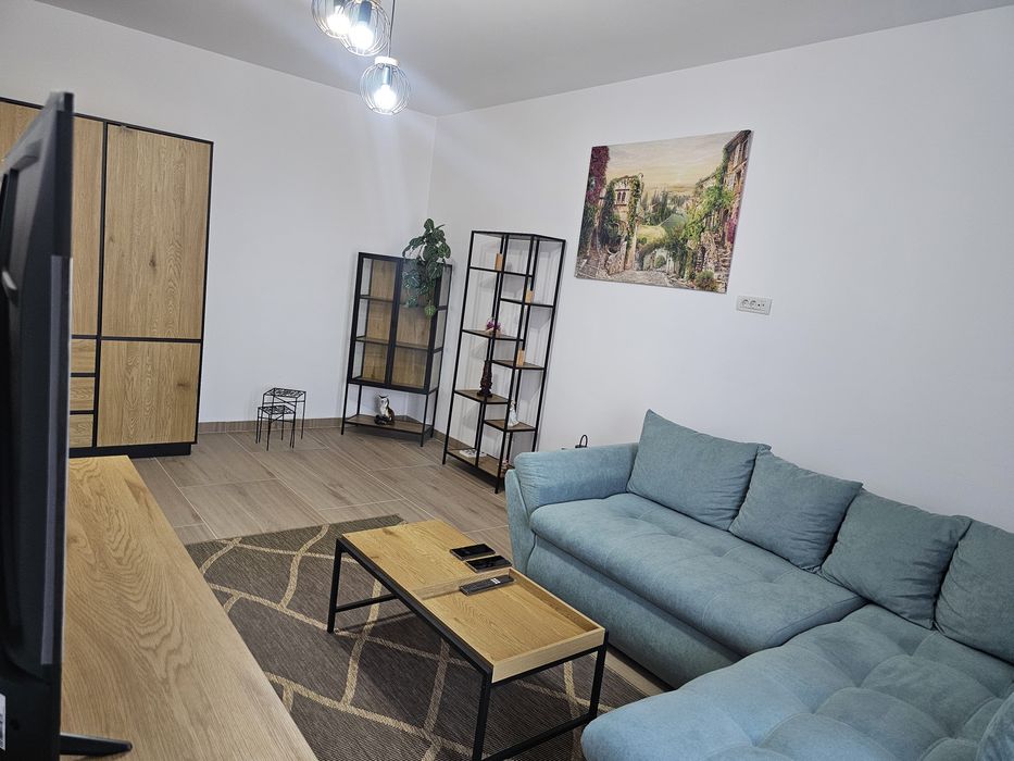 Inchiriez apartament 2 camere decomandat